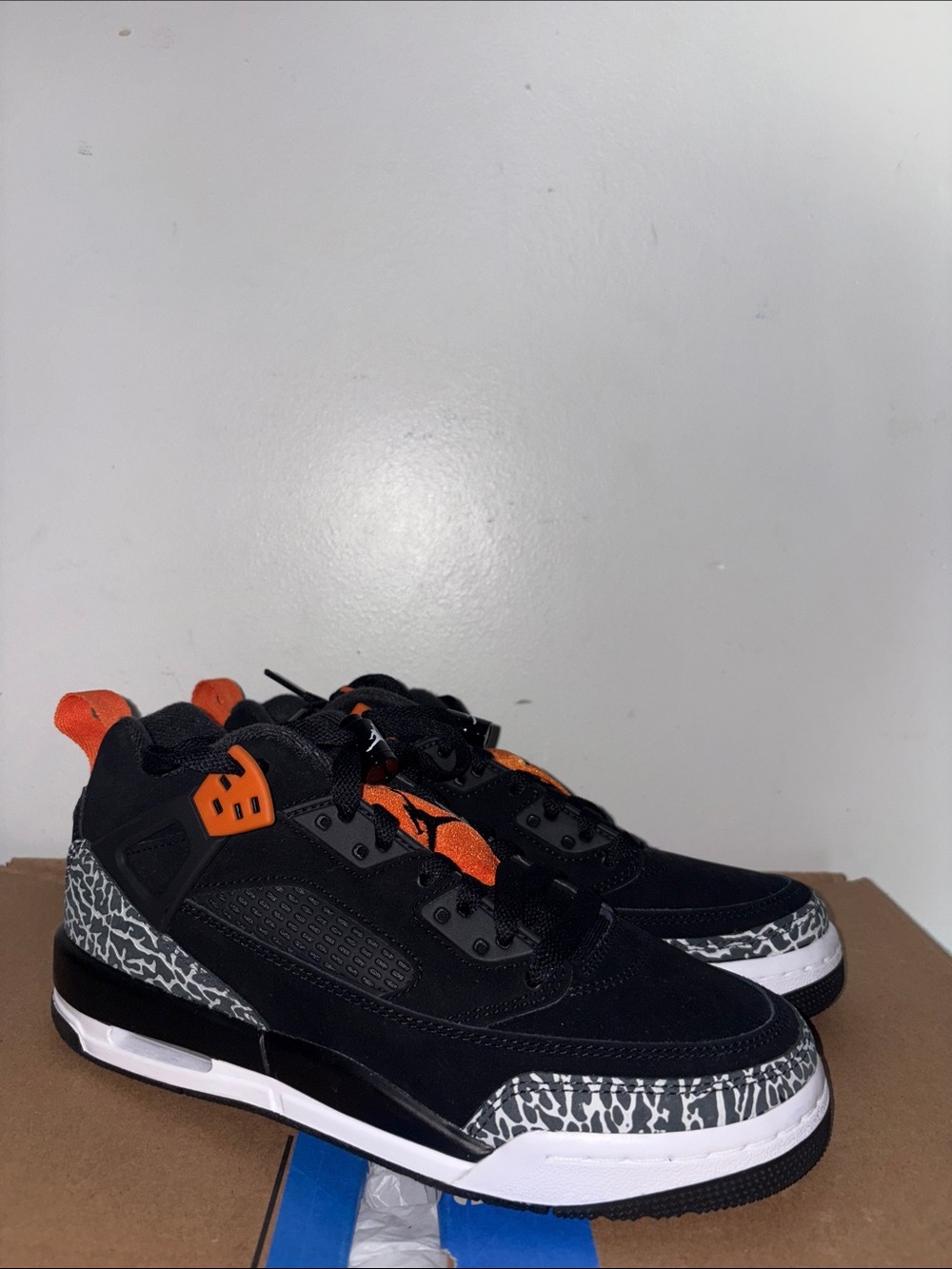 Jordan Spizike Low Halloween Orange size 6Y